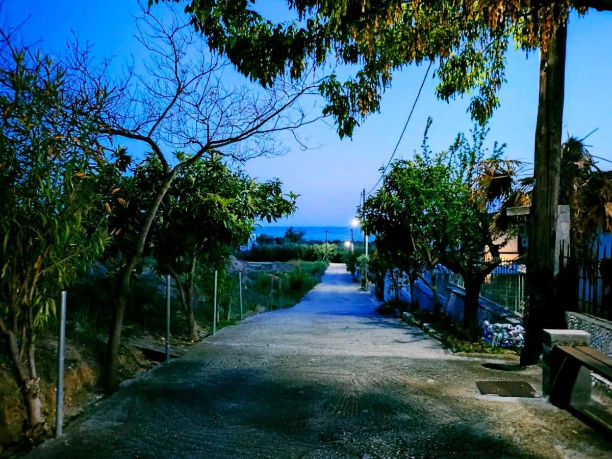 Adam'S Holiday House 2019 Karianí エクステリア 写真
