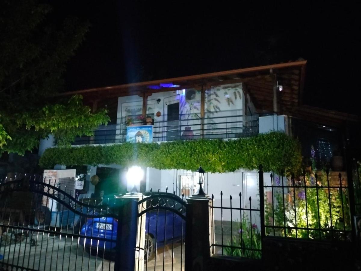 Adam'S Holiday House 2019 Karianí エクステリア 写真