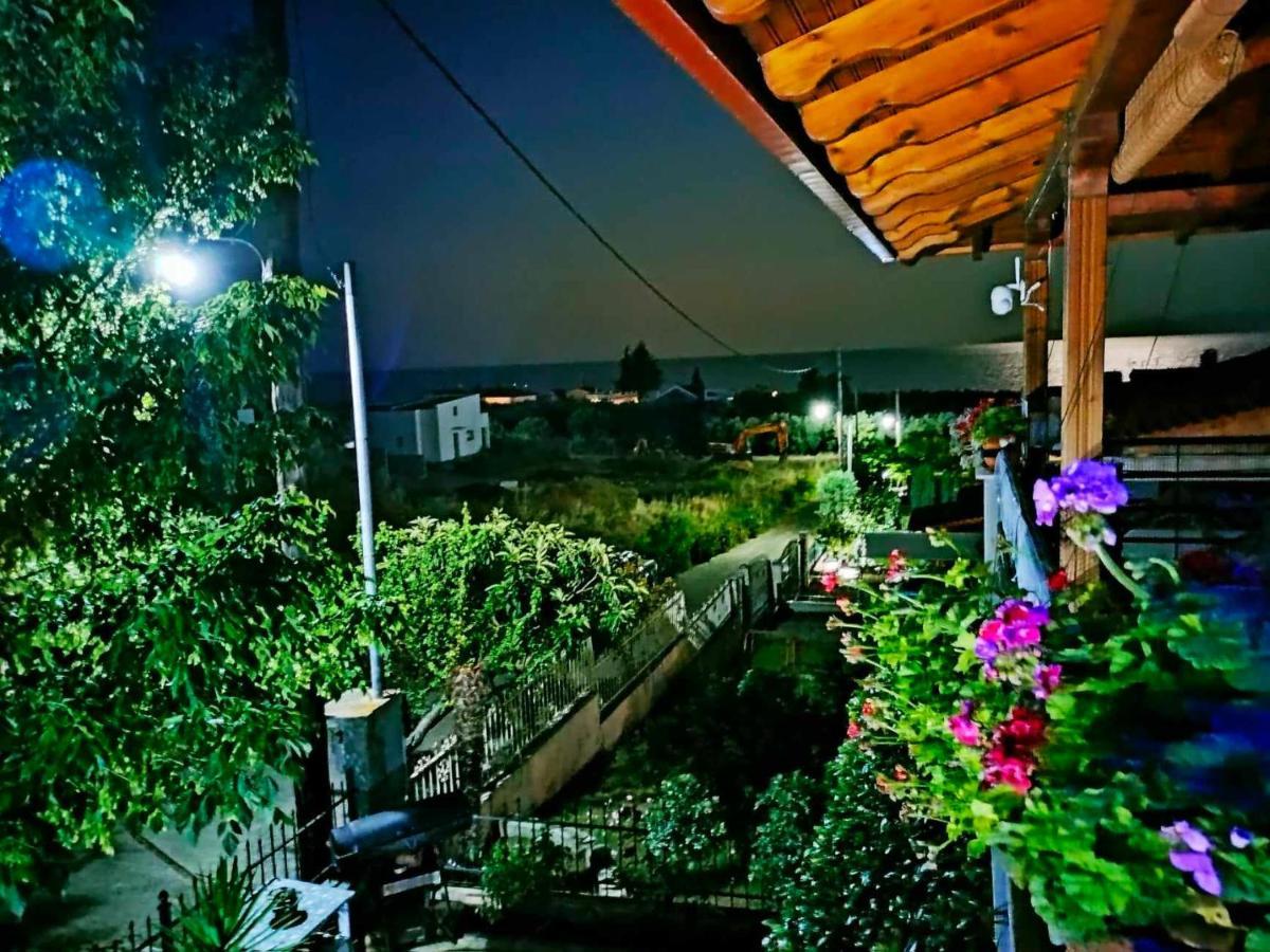 Adam'S Holiday House 2019 Karianí エクステリア 写真